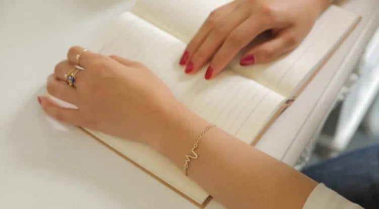 Elegant Adjustable  Chain Bracelet for Women